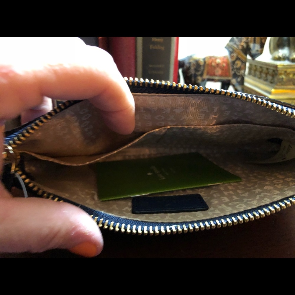 Kate Spade wristlet. NWT - Picture 3 of 3